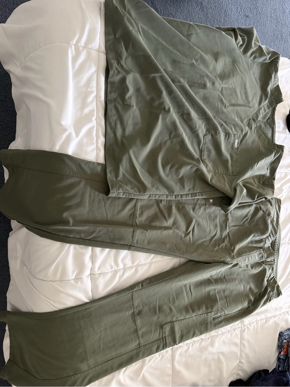 FIGS Men's Olive Cargo Scrub Set - Green